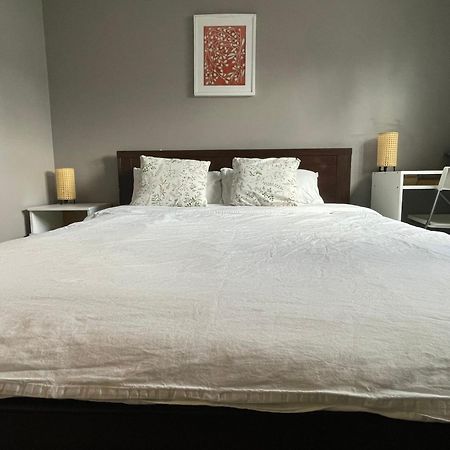 Private Room With Queen Bed In Richmond 202 Exterior foto